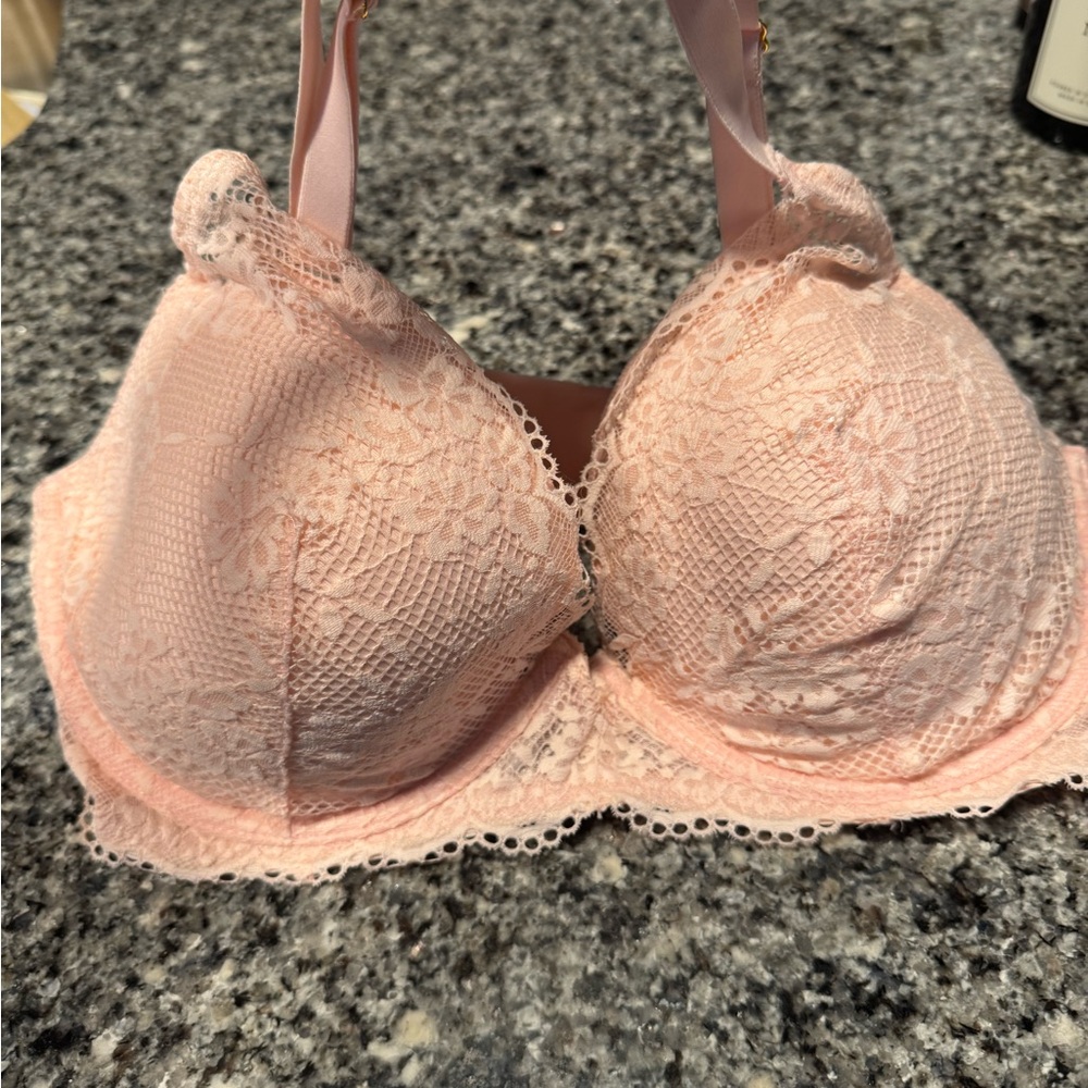 Victoria's Secret Blush Pink Lace Plunge Bra - Picture 2 of 7